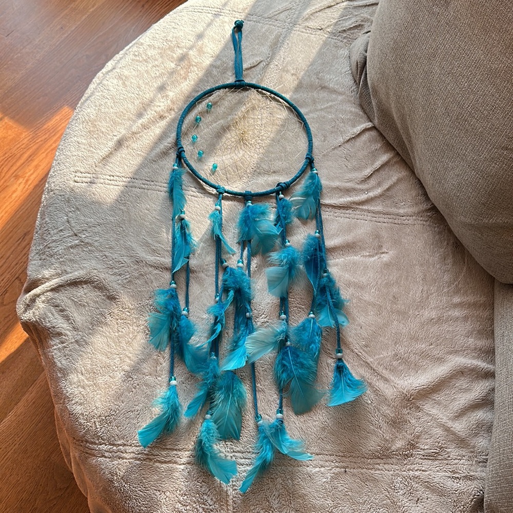 🎉5/$20🎉 Dream catcher blue feathers with beads